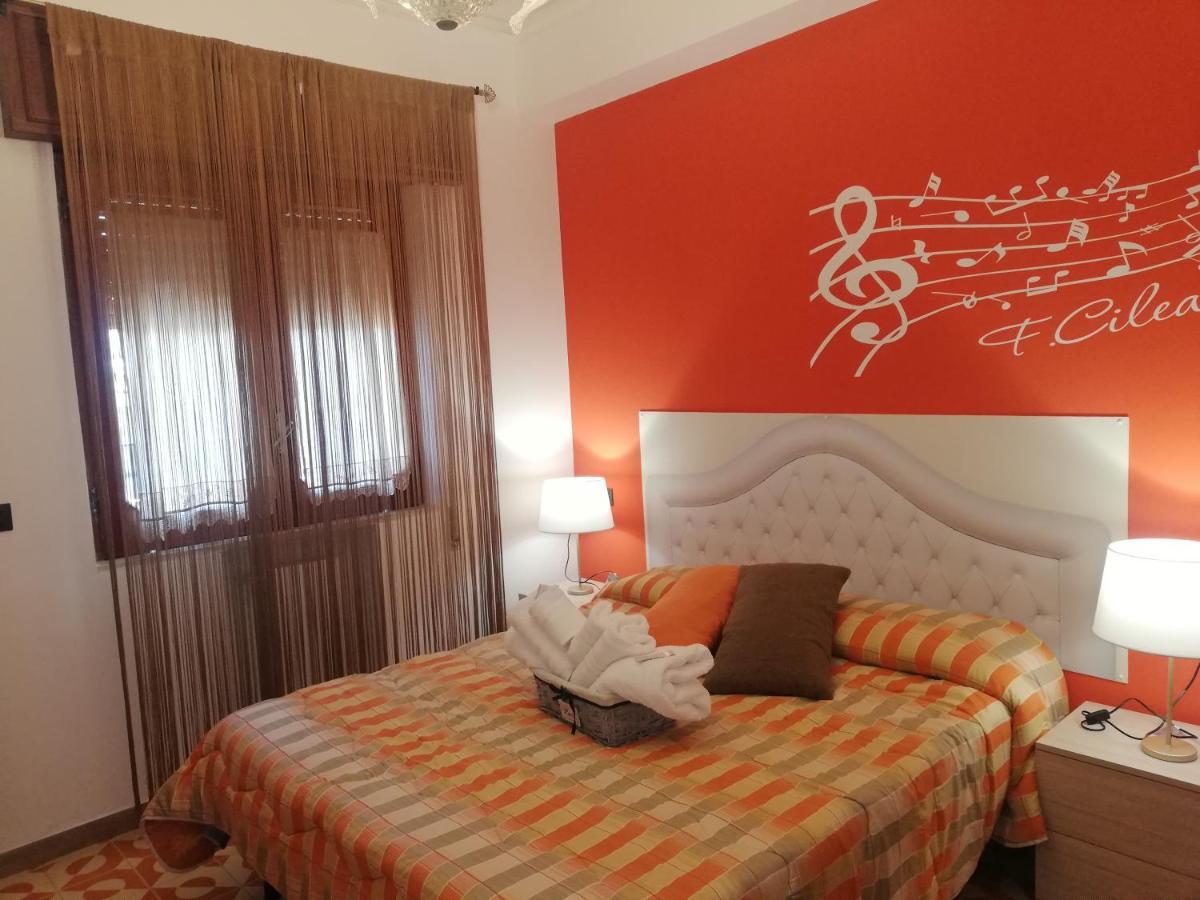 B&B Centrum ปาลมี ภายนอก รูปภาพ